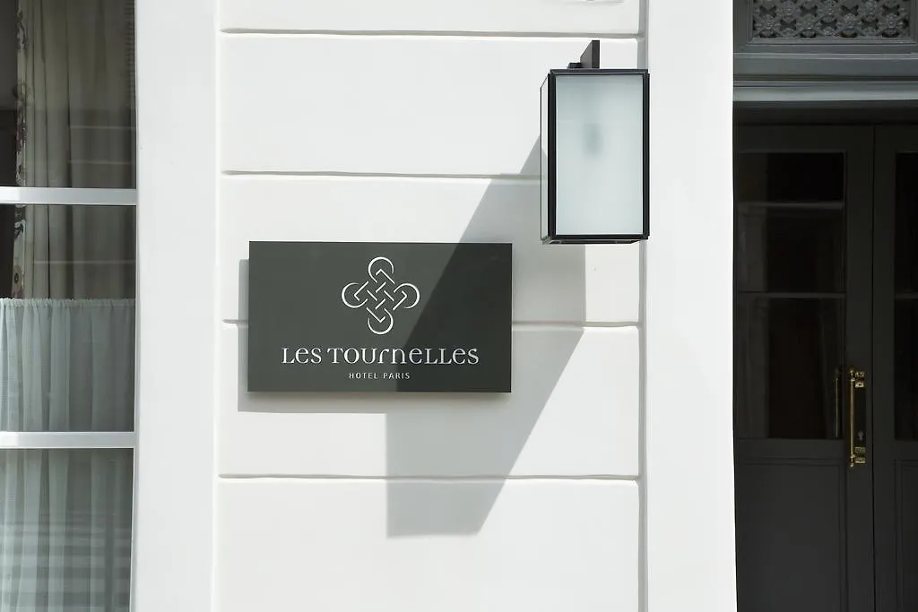 ***  Отель Les Tournelles Париж Франция