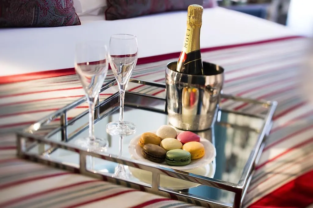 Hotel Les Tournelles Paris