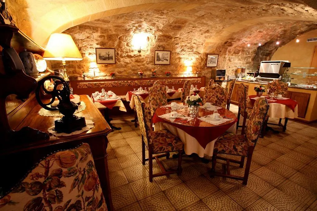 Hotel Les Tournelles Paris 3*,  Frankreich
