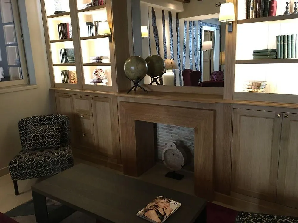 Les Tournelles Hotel Paris
