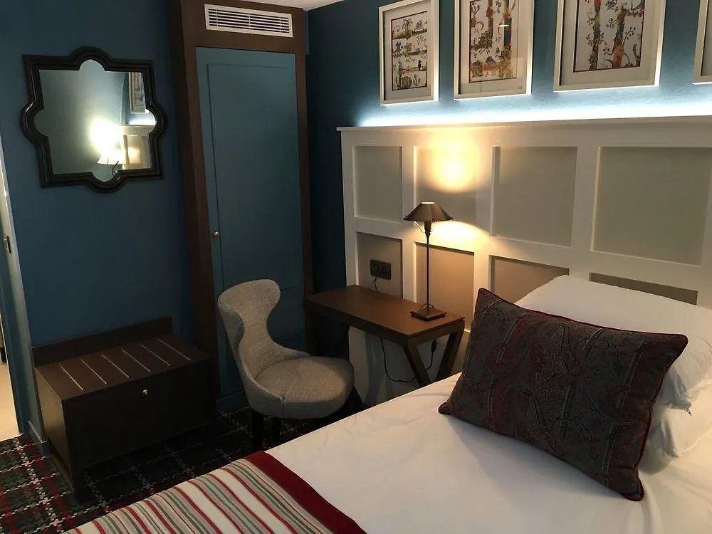 Les Tournelles Hotel Paris 3*,